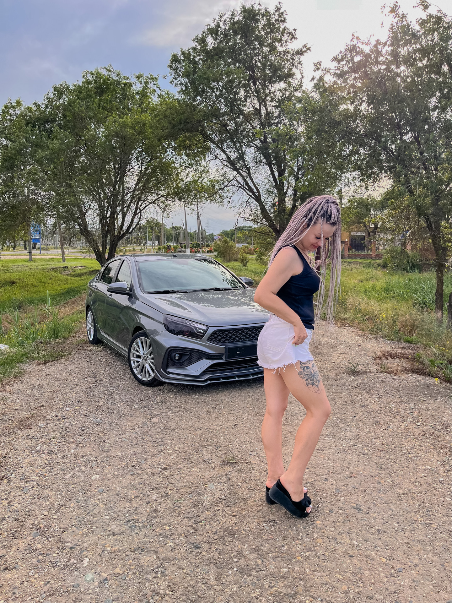 Мужчину украшает не автомобиль, а кареглазая помеха справа 🤗🤗🤗 — Lada  Vesta, 1,6 л, 2019 года | фотография | DRIVE2