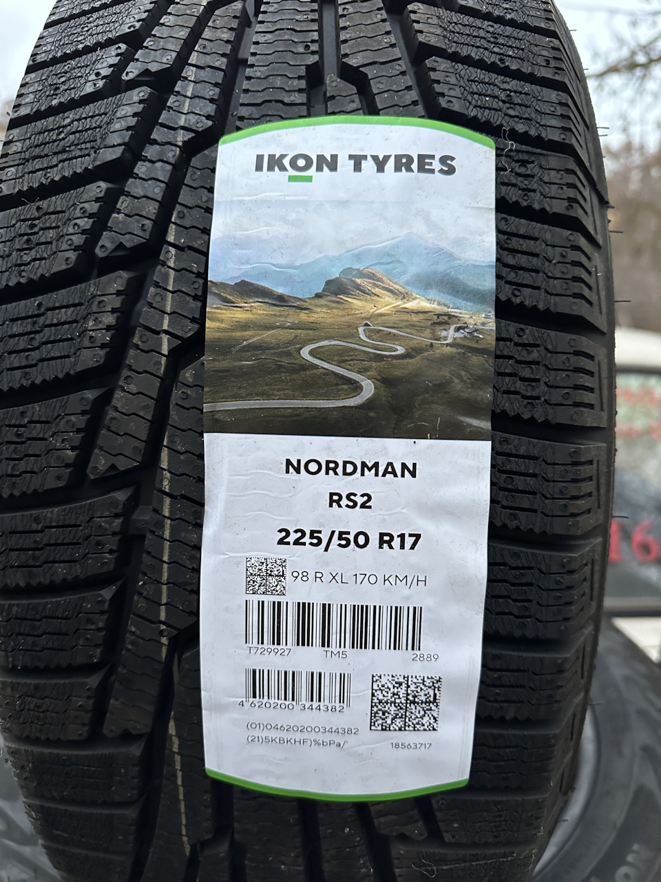 Фото в бортжурнале Volkswagen Passat B7. Запчасти на фото: 344382, Ikon Nordman RS2 225/50R17