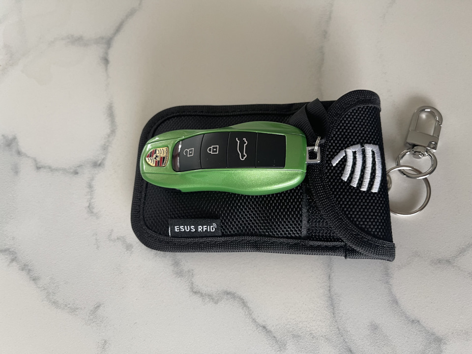 Замена батареек на ключах — Porsche Macan, 2 л, 2019 года | расходники ...