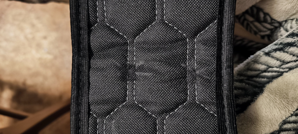 На верхней части крючки были расположены точно по середине эмблемы, пришлось перенести с боков. — Mitsubishi Outlander XL