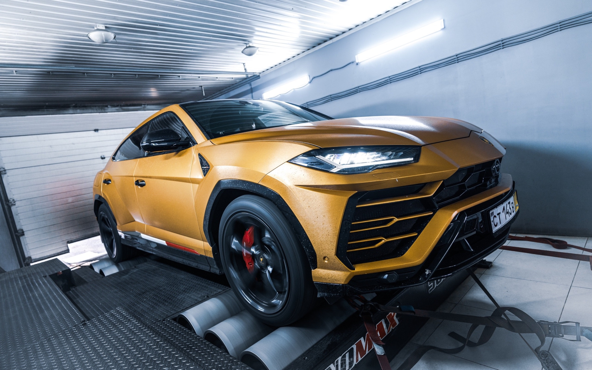 Lamborghini Urus Art on Ice