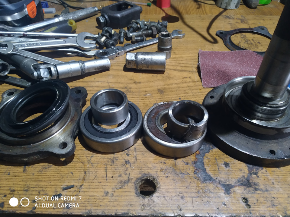 Сальники переднего моста — Nissan Vanette (2G), 2 л, 1991 года ...