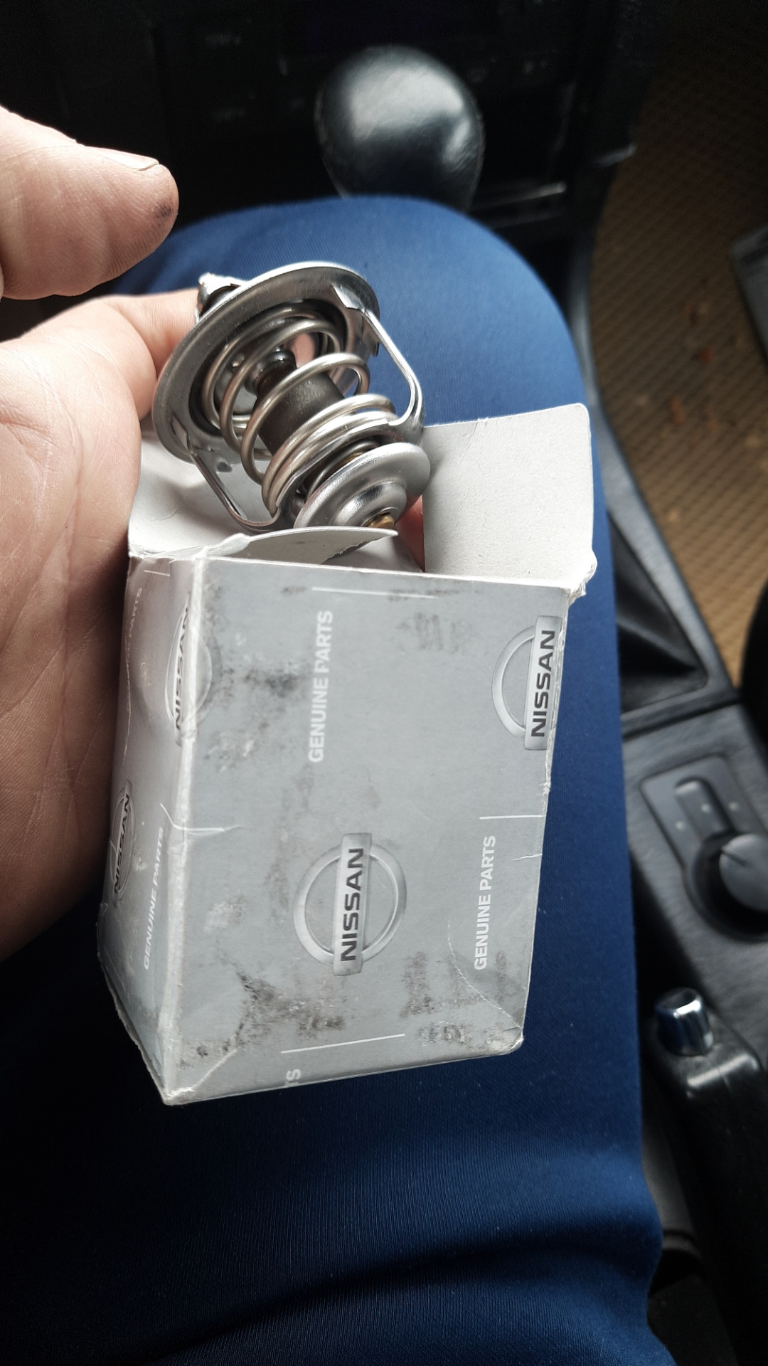 ЗАМЕНА РОДНОГО ТЕРМОСТАТА, на NISSAN 21200- 77A63 ТЕМПЕРАТУРА ...