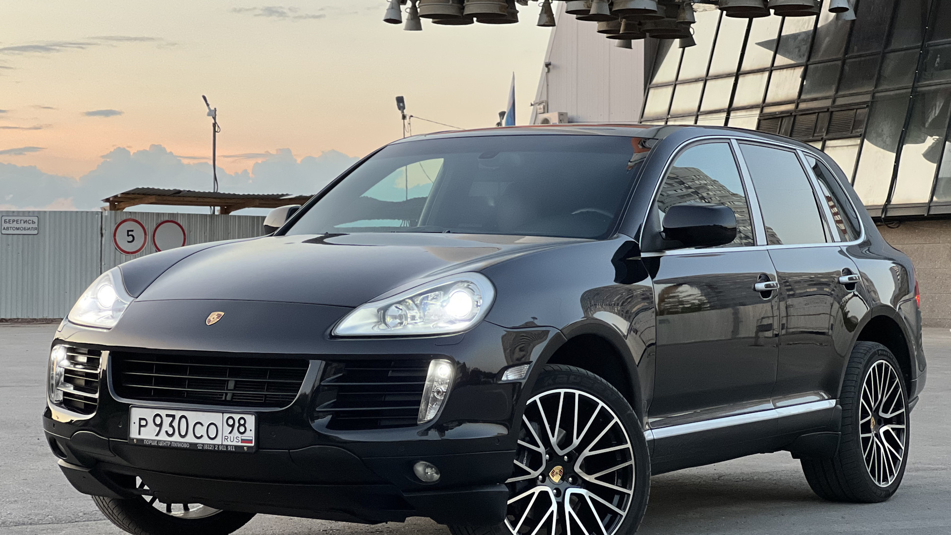 Porsche Cayenne (1G) 955/957 3.6 бензиновый 2008 | ЧёрныйМетал на РыжейКоже  на DRIVE2