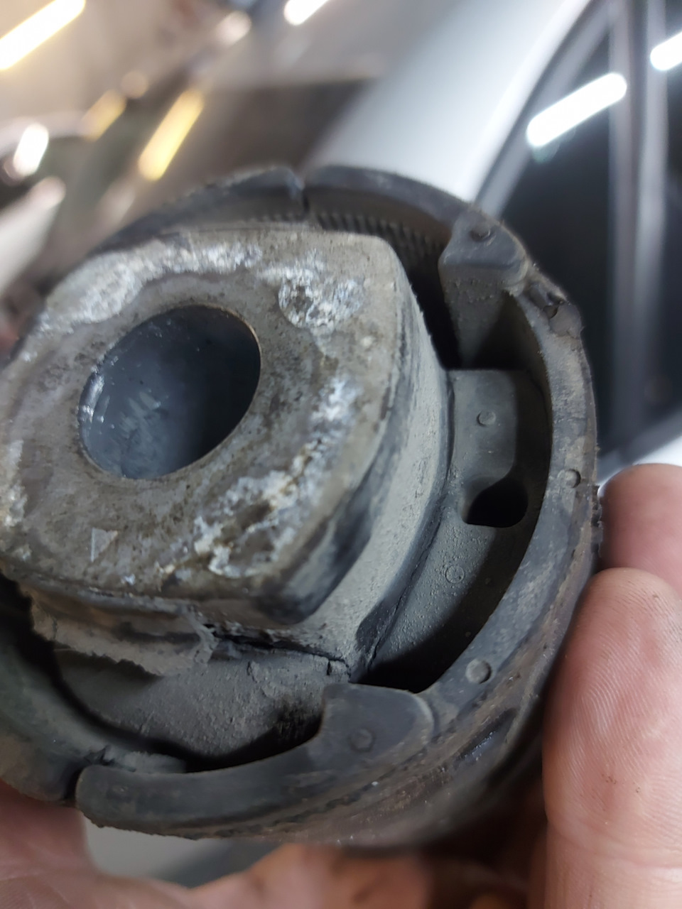 Замена сайлентблоков заднего подрамника — BMW 5 series (E60), 2,5 л ...