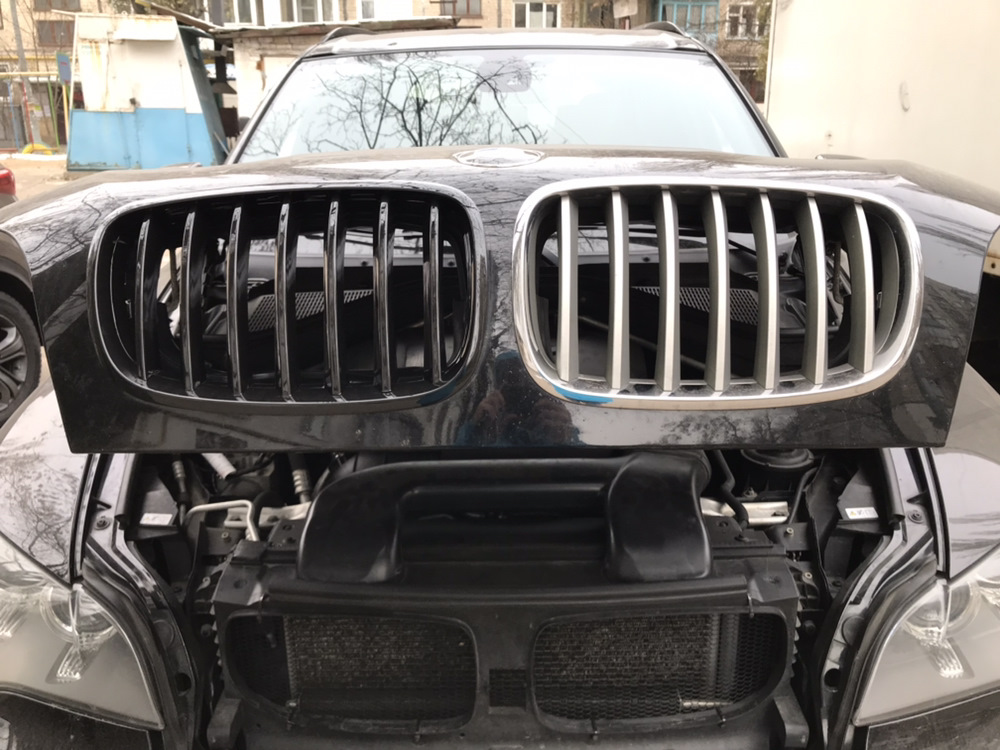 Решетка е53. BMW x5 e70 ноздри. Ноздри БМВ х5 е70. БМВ е70 черные ноздри. BMW x5 е70 ноздри.