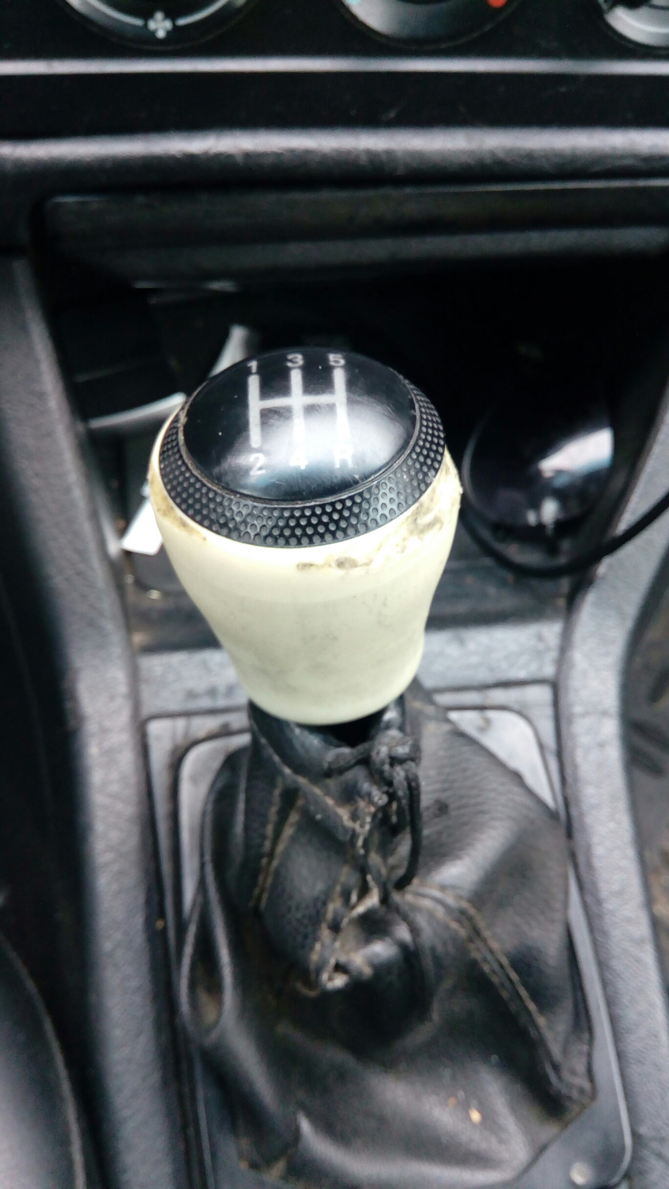 Подгон ручки КПП — Audi 80 (B4), 1,9 л, 1993 года | аксессуары | DRIVE2