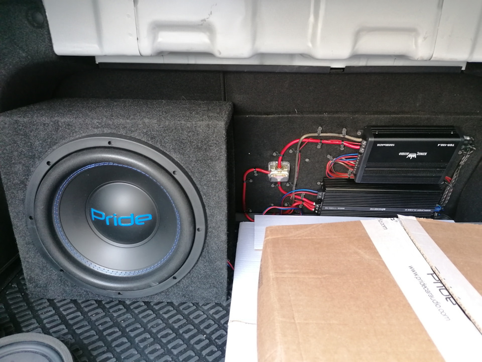 Kia store rio subwoofer