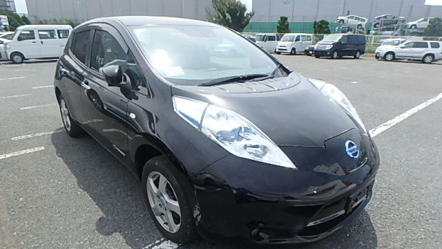 Nissan Leaf черный