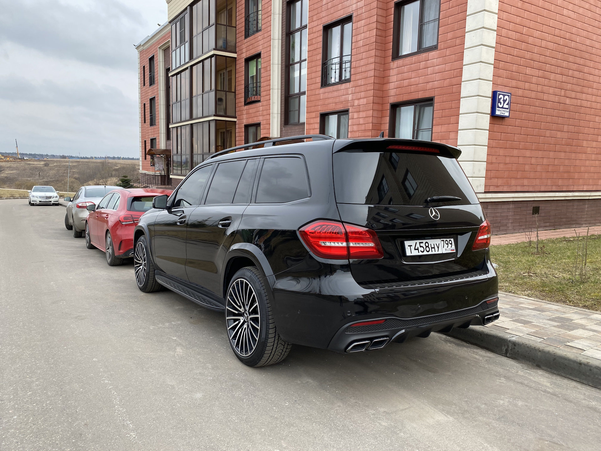 Mercedes gls 166. Мерседес ГЛС 166. Мерседес gl 63 AMG антихром. Gl GLS x166. Антихром на Мерседес 166.