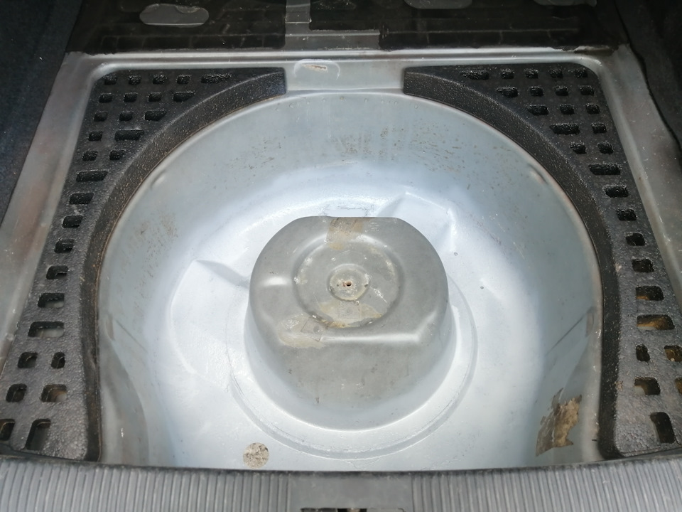 Устранение коррозии багажного отдела — Audi A6 (C5), 1,9 л., 2003 года ...