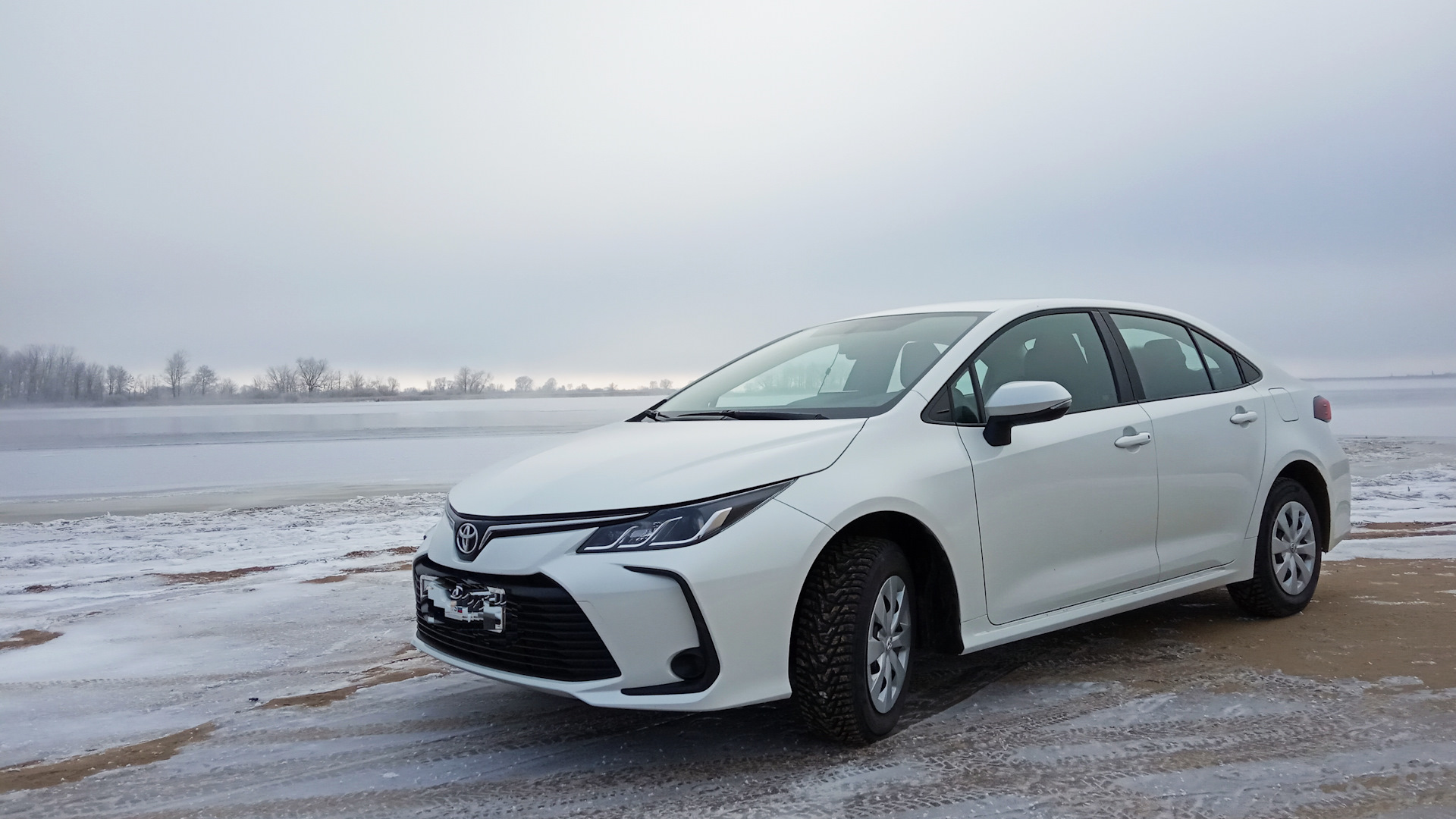 Дром ру королла. Toyota Corolla 210. Тойота Королла 2021 белая. Toyota Corolla 2019 White. Тойота Королла 2019 белая перламутр.