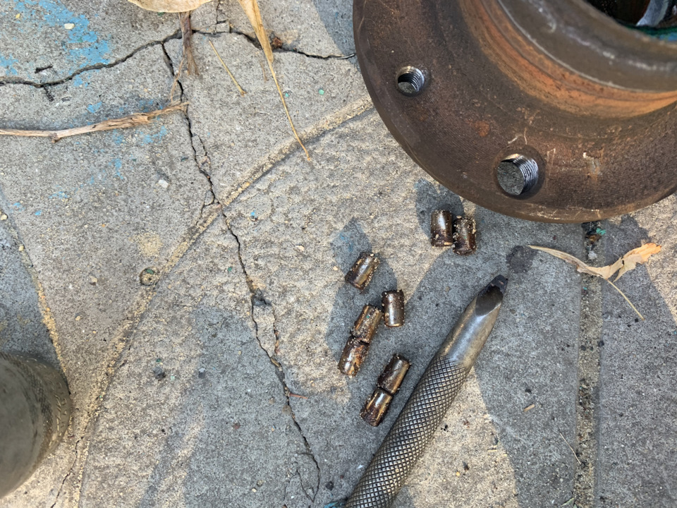 Замена подшипника задней ступицы и почему не держит ручник — Lada ...