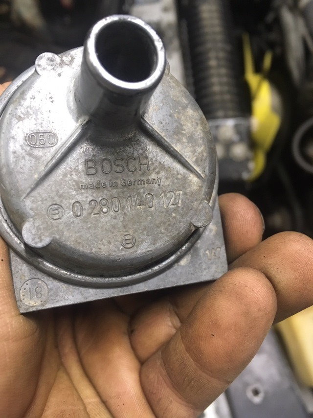 Клапан добавочного воздкзамлексус gx460. Клапан добавочного воздуха газ 31105. Клапан дополнительной подачи воздуха ауди 80 б3. Клапан добавочного воздуха газ 31105. Клапан добавочного воздуха газ 31105.