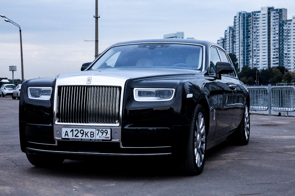 Автомобиль открытые двери rolls royce