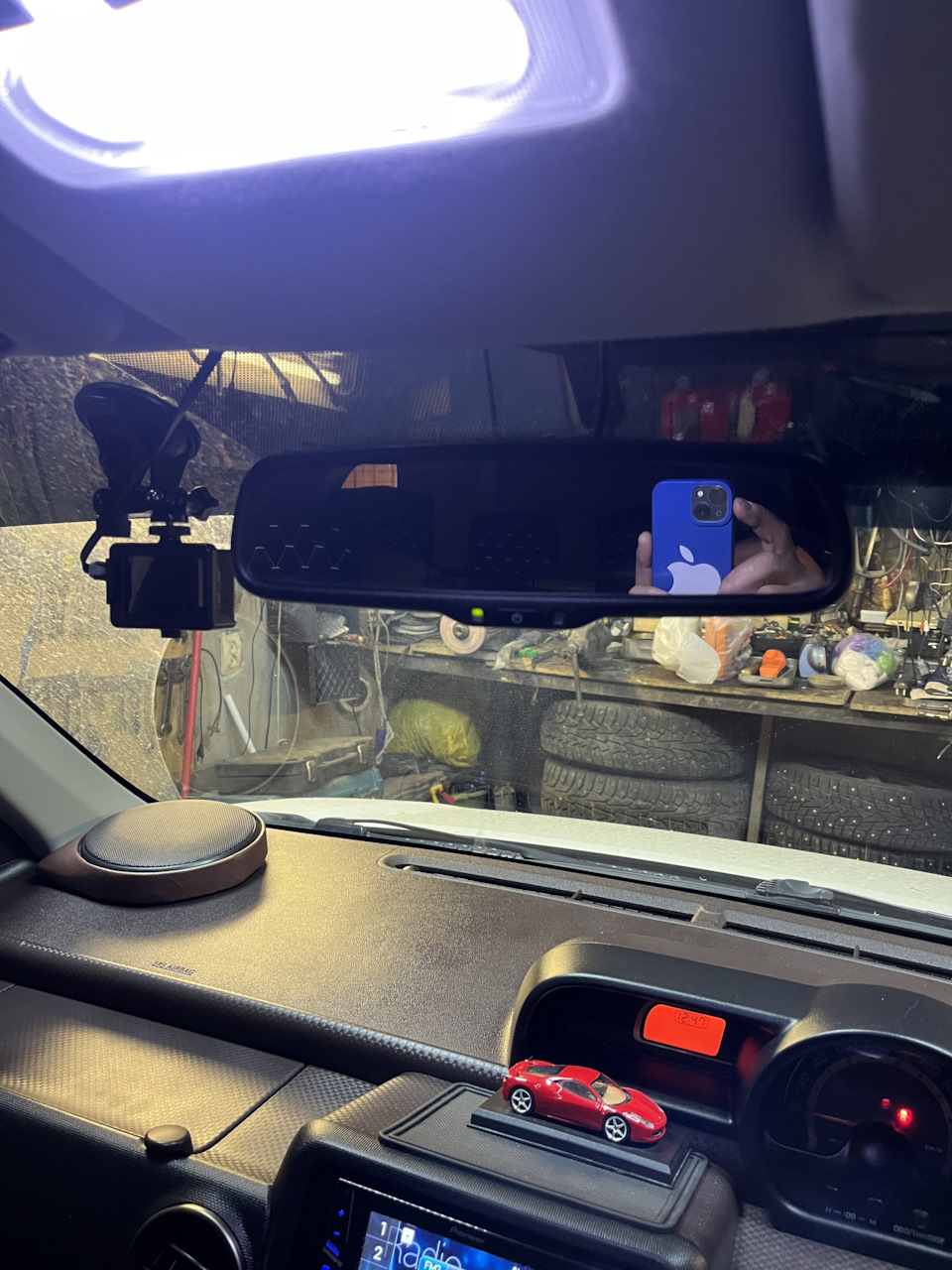 Салонное зеркало с автозатемнением от Honda CR-V 3 в Toyota Spade ...