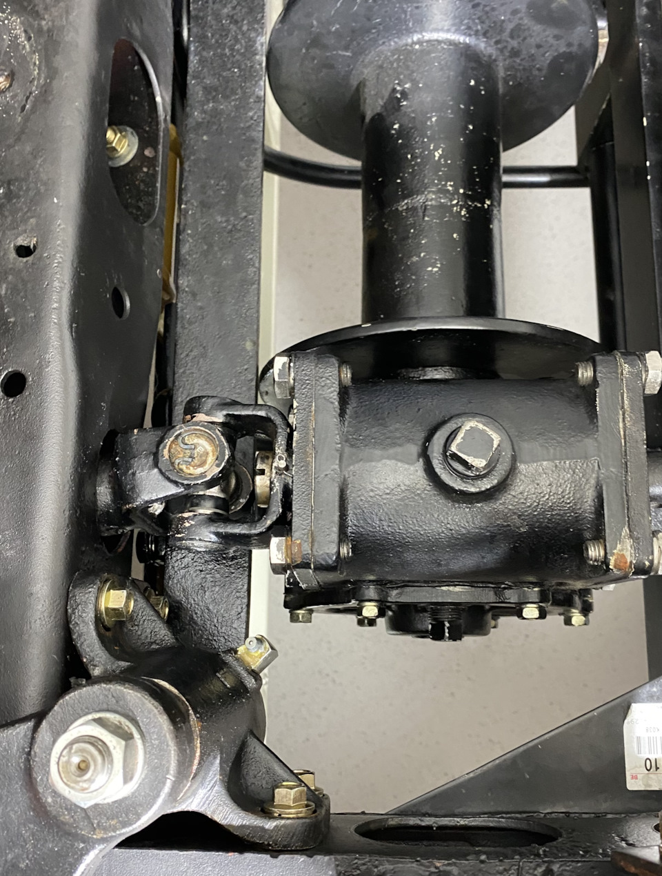 Крепление к лебедки с новым шплинтом — Toyota Land Cruiser 40