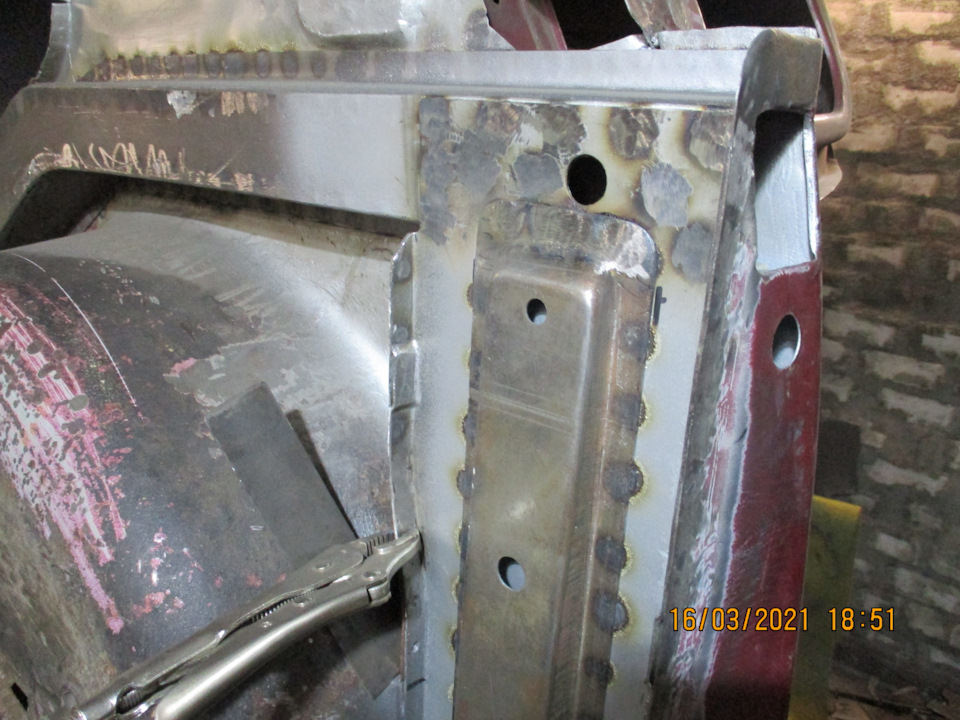 Здесь уже подрезана и приварена, за исключением нескольких точек. — Ford Sierra