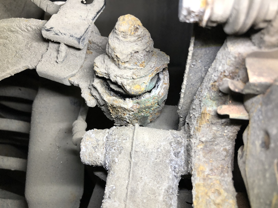 Пора менять серповидный рычаг? Нужен совет. — Volkswagen Passat B6, 1,8 ...