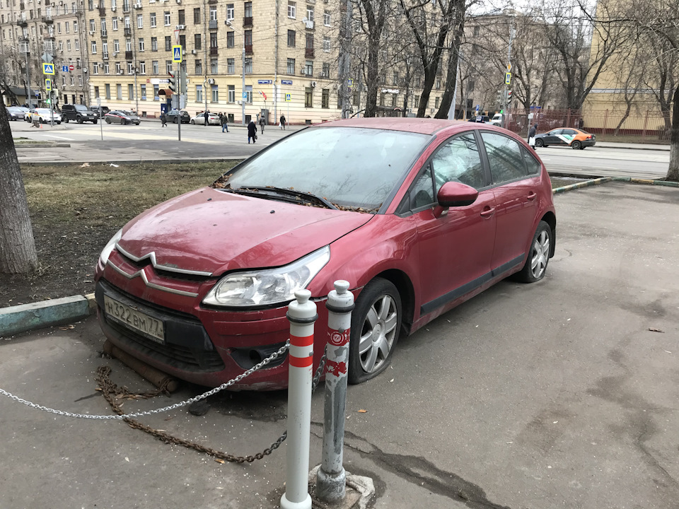 Ситроен московская. Брошенный Ситроен в СПБ.