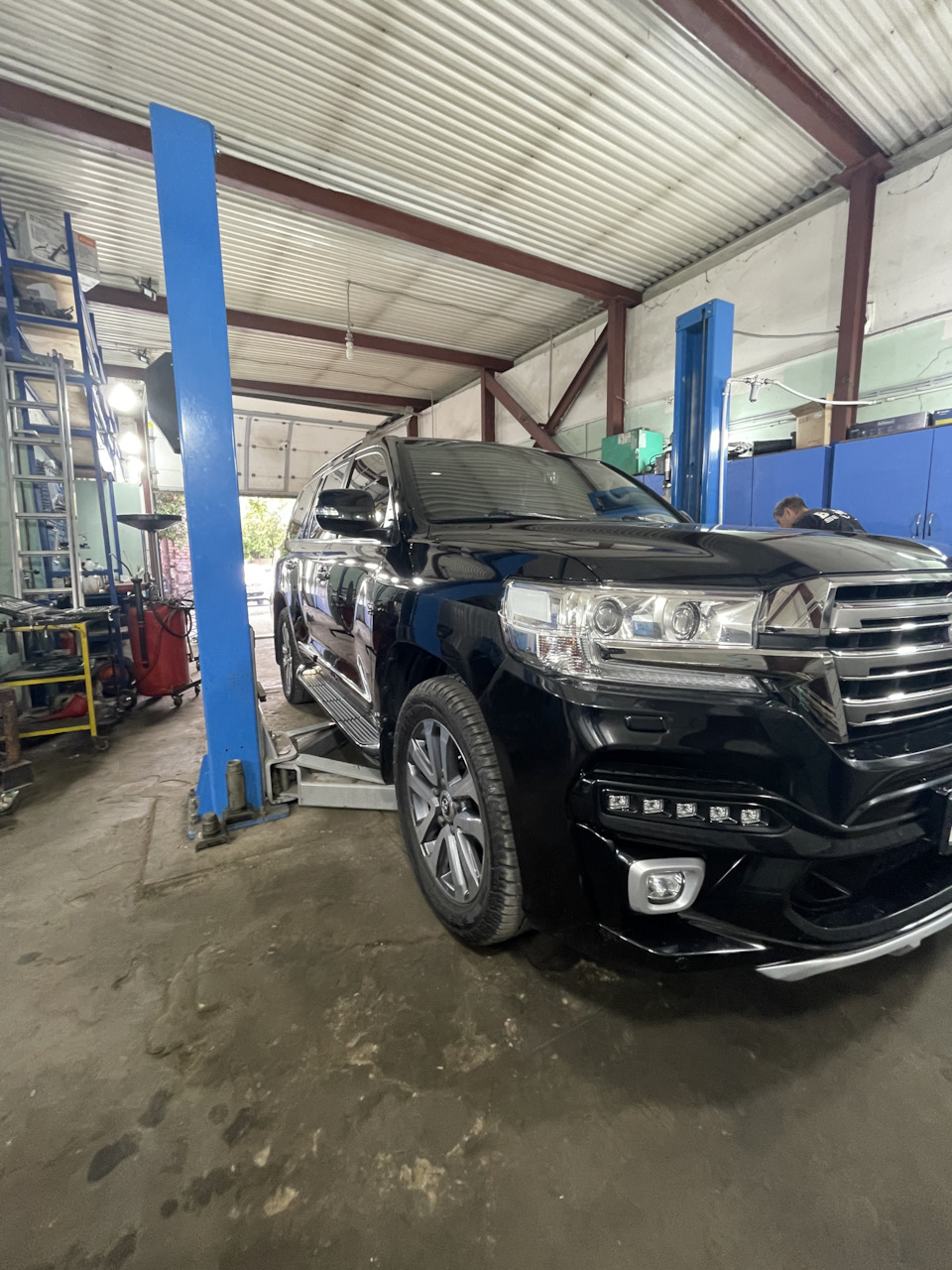 Утро.Клубный сервис. Паническая атака. — Toyota Land Cruiser 200, 4,5 л,  2019 года | визит на сервис | DRIVE2