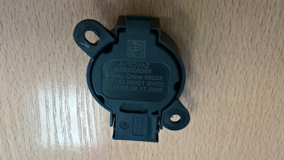Датчик с обратной стороны. — Lada Vesta (1G). Запчасти на фото: 8450008568, 010608