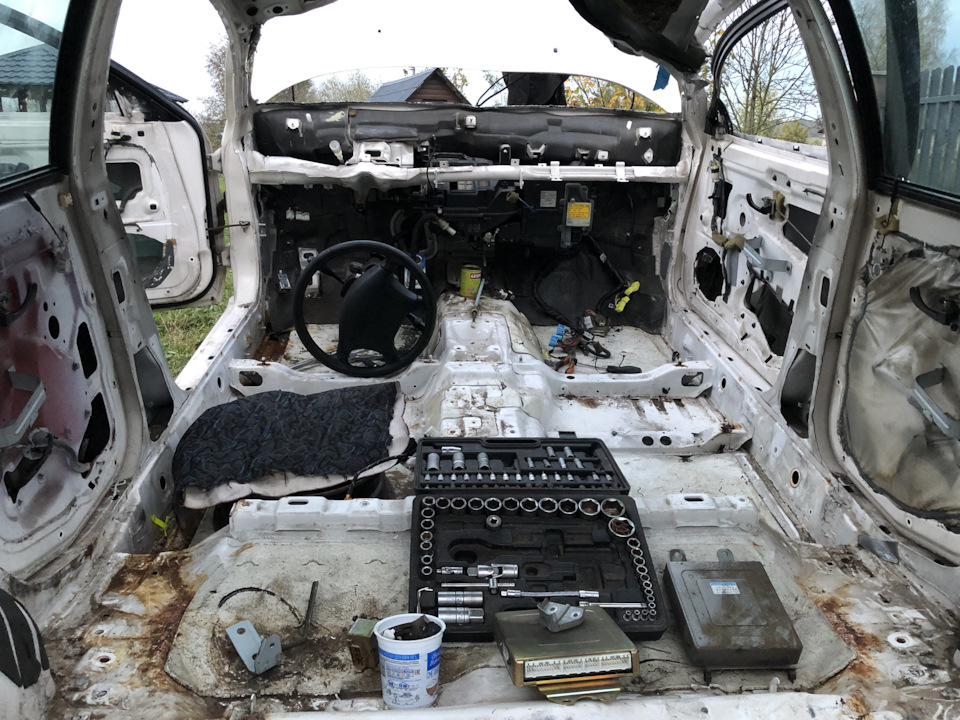 Фото в бортжурнале Mitsubishi Carisma. Запчасти на фото: A0000000000