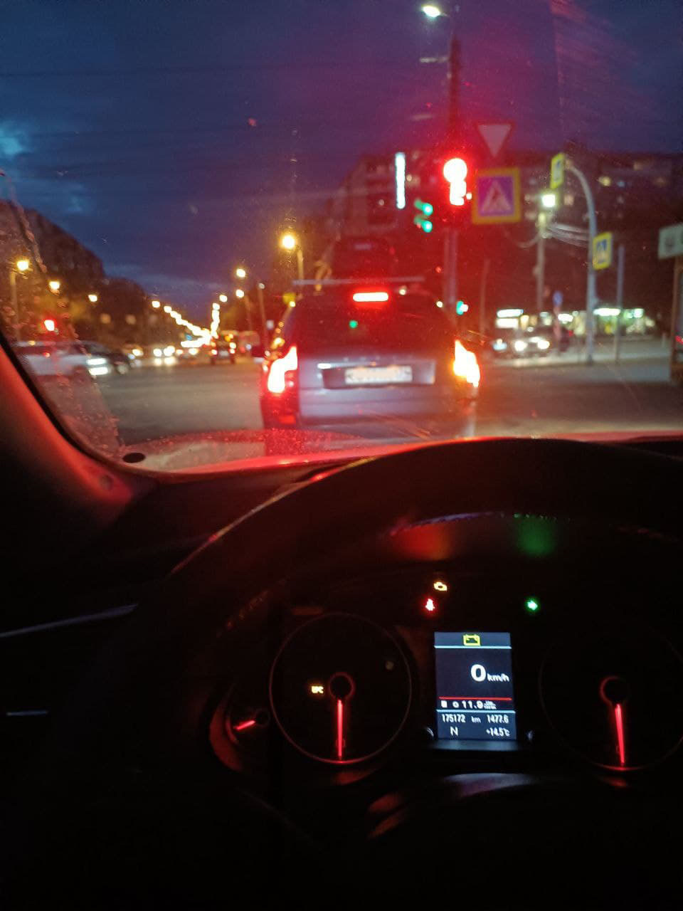 Alternator fault: или Гена ушел в отпуск — Audi Q5 (1G), 2 л, 2011 года ...