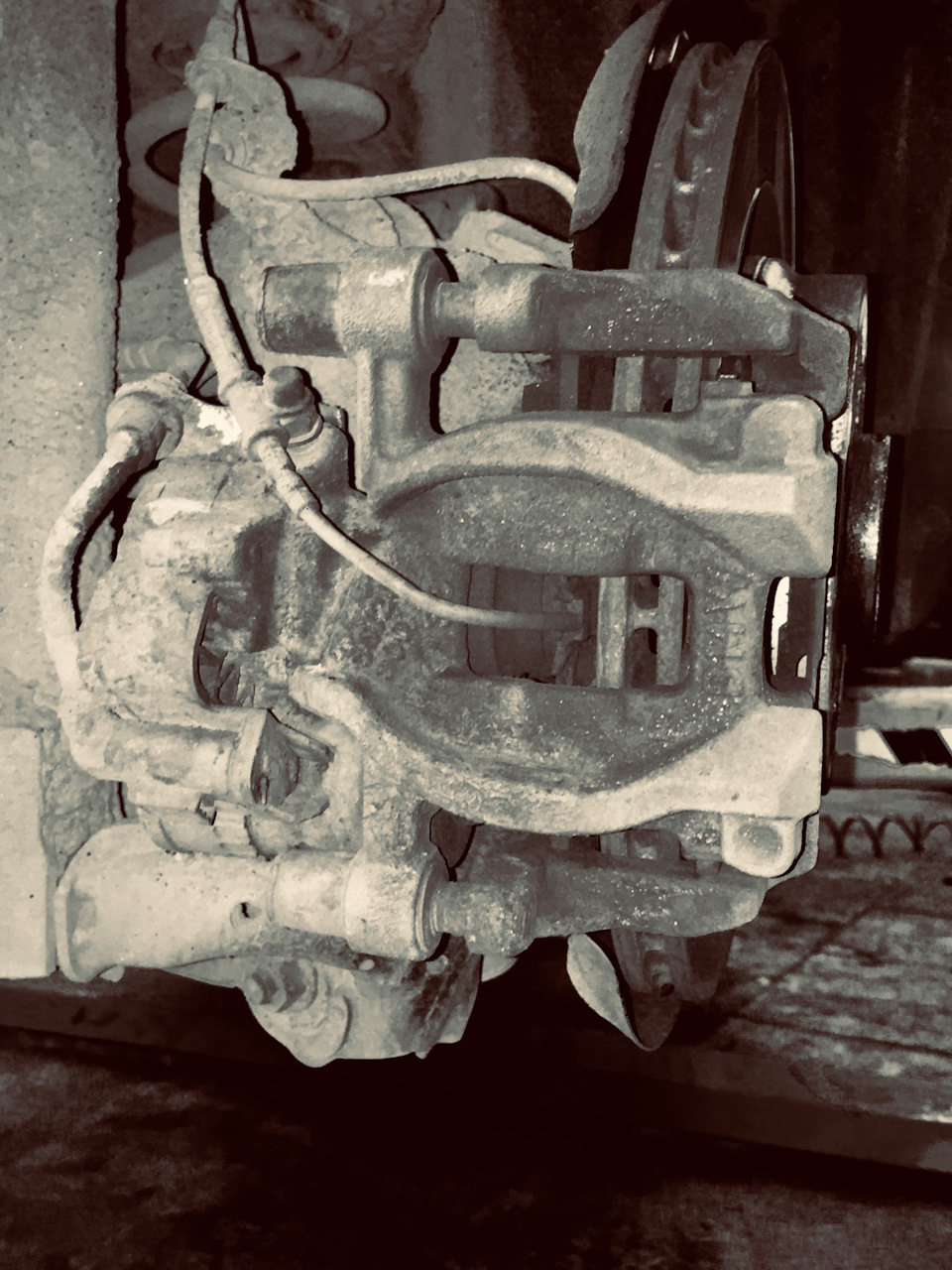 Что такое тормозные накладки бмв