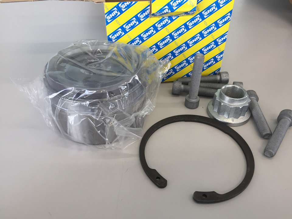 Заменена подшипника ступицы — Volkswagen Touareg (1G), 3 л, 2007 года ...
