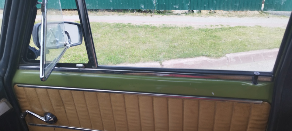 Как снять верхний хромированный молдинг — Lada 2101