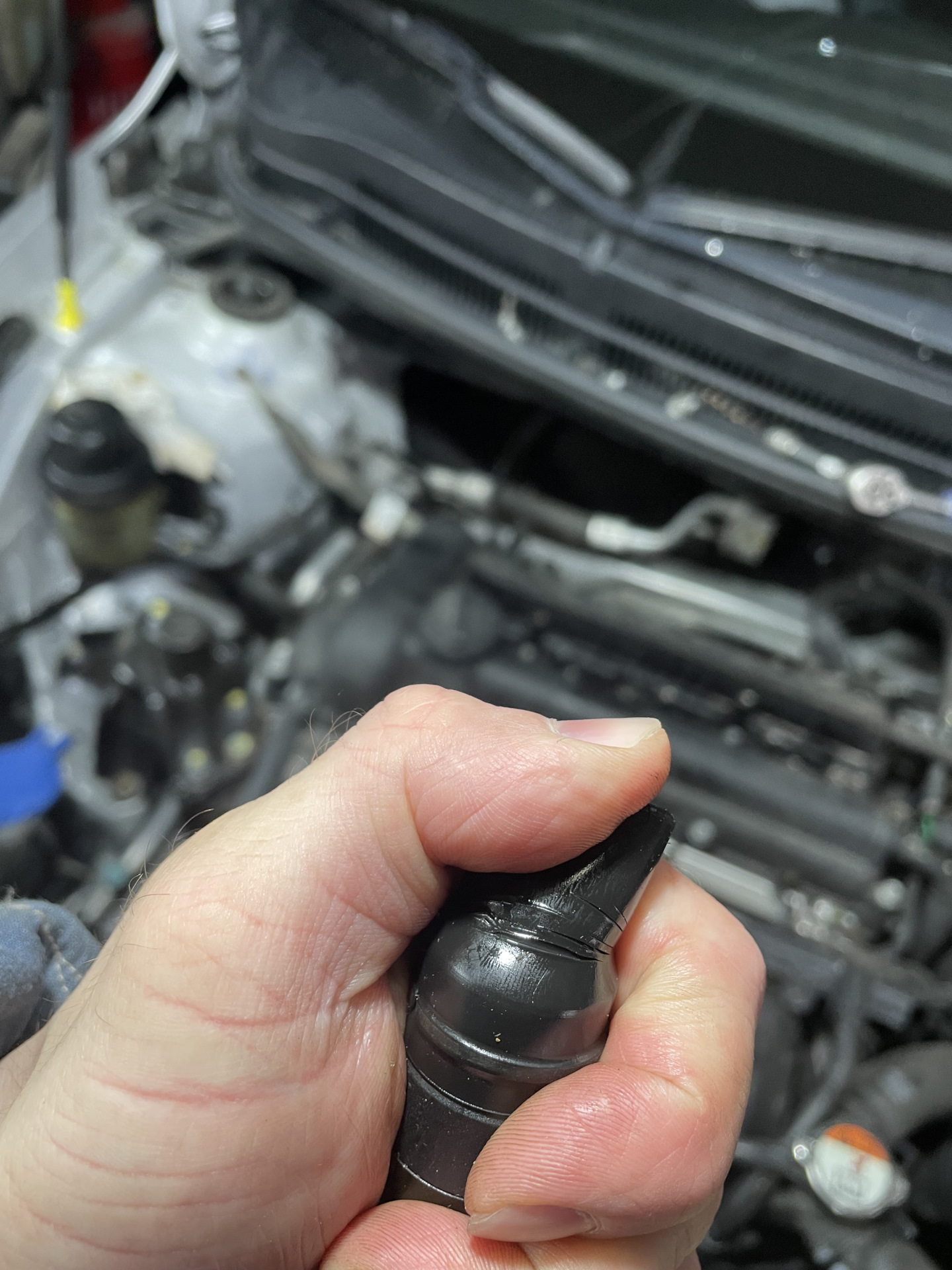 Замена катушки зажигания — KIA Rio (3G), 1,6 л, 2013 года | своими ...