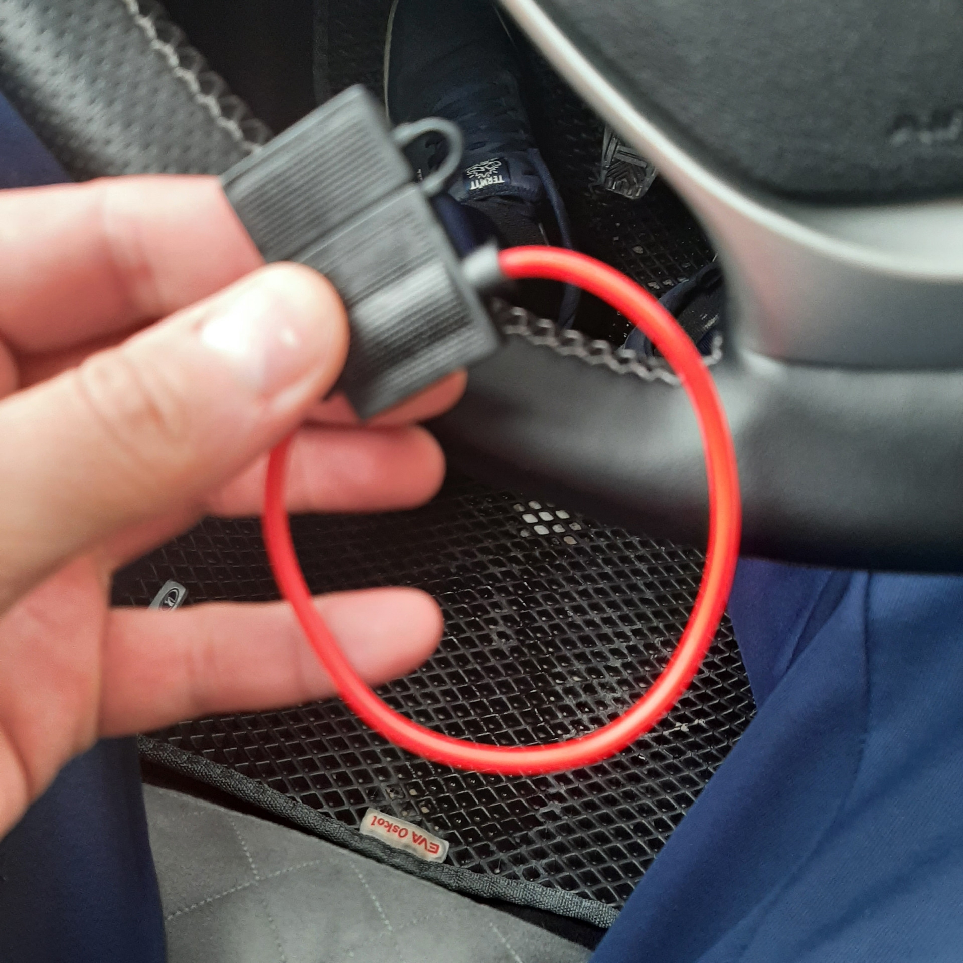 Открытие багажника с брелка — Lada Гранта (2G) FL, 1,6 л, 2020 года ...