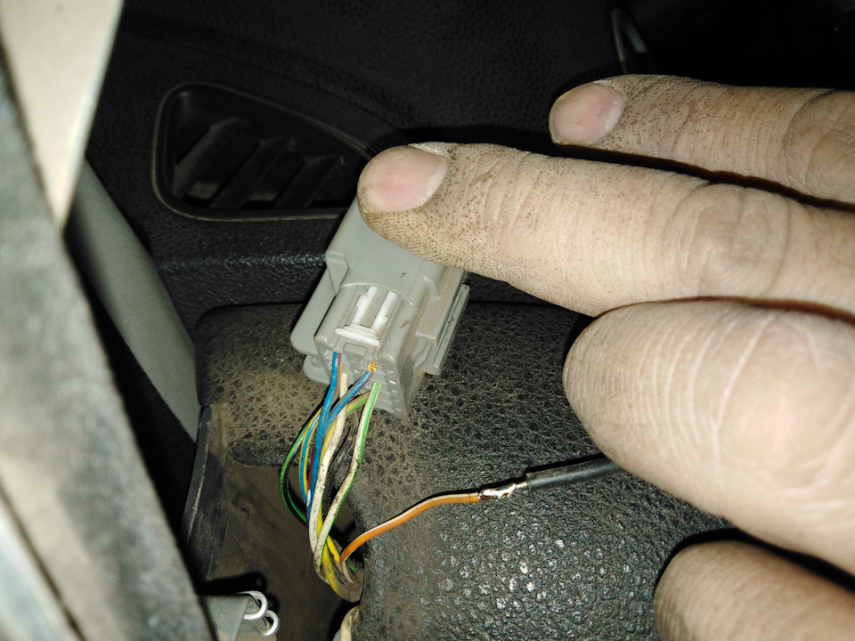 Как сделать чтобы подсветка не выключалась. Проводка околодверной подсветки Форд фокус 2. Форд фокус 2 цвет провода подсветки кнопок. Разъём для субмаринной подсветки фокус 2. Регулятор подсветки Форд фокус 2005 год.