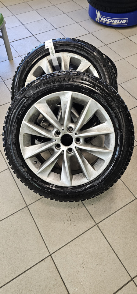 Шины зимние шипованные Michelin 245/50 R18, литые диски BMW ...