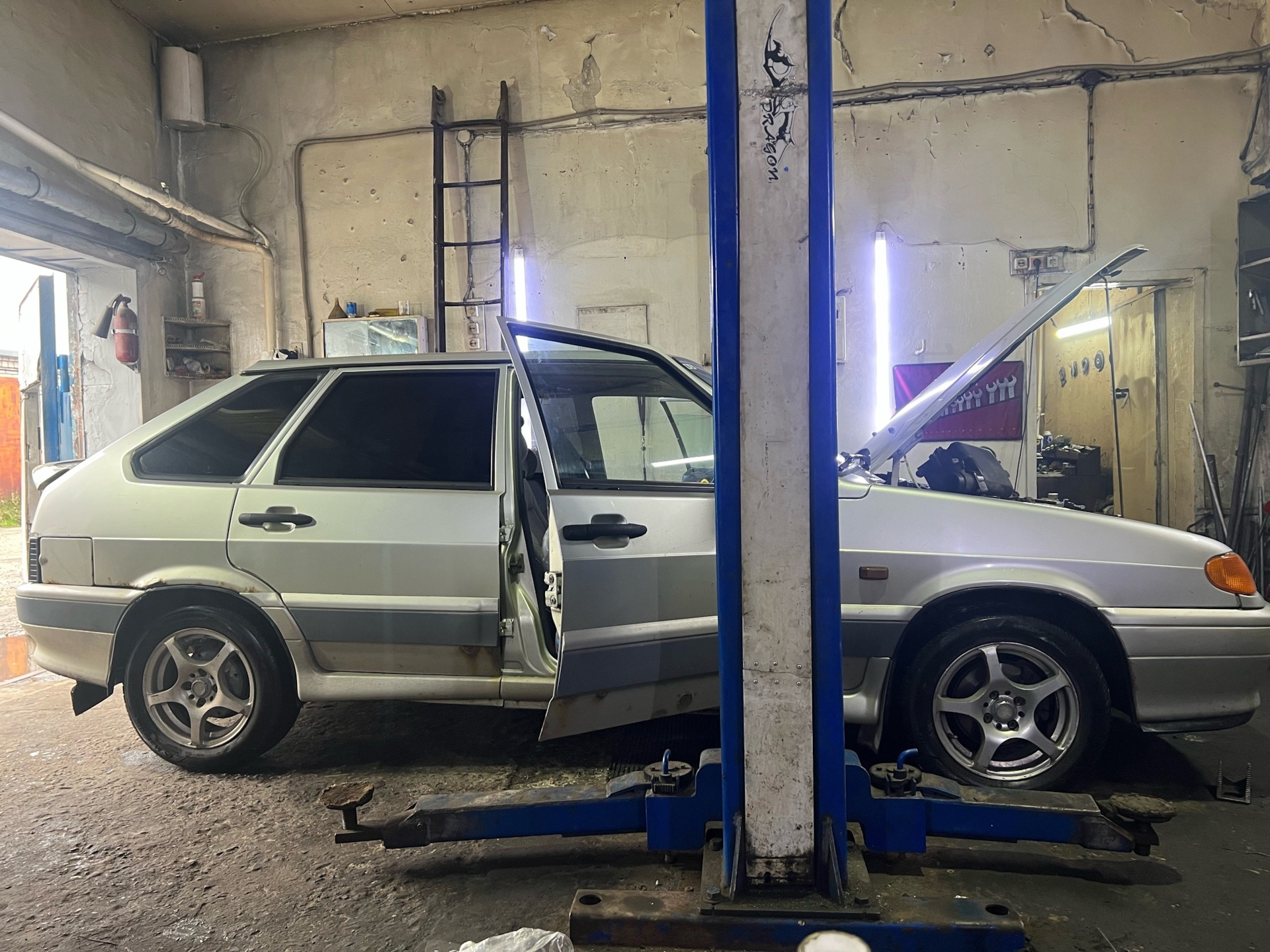 98 / Замена троса сцепления и фикс ПТФ — Lada 2114, 1,5 л, 2006 года ...