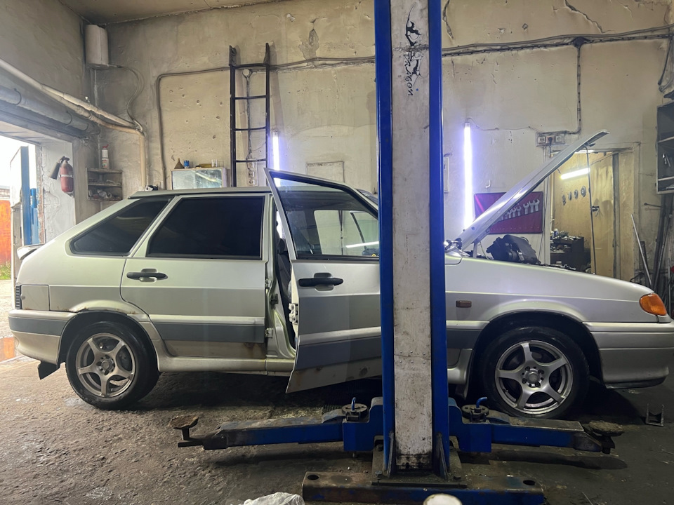 98 / Замена троса сцепления и фикс ПТФ — Lada 2114, 1,5 л, 2006 года ...