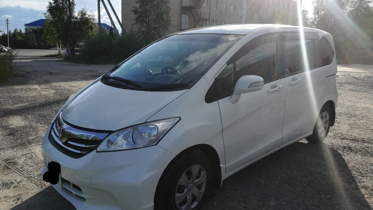 Honda Freed (1G) 1.5 бензиновый 2012 | Белый утюГ на DRIVE2