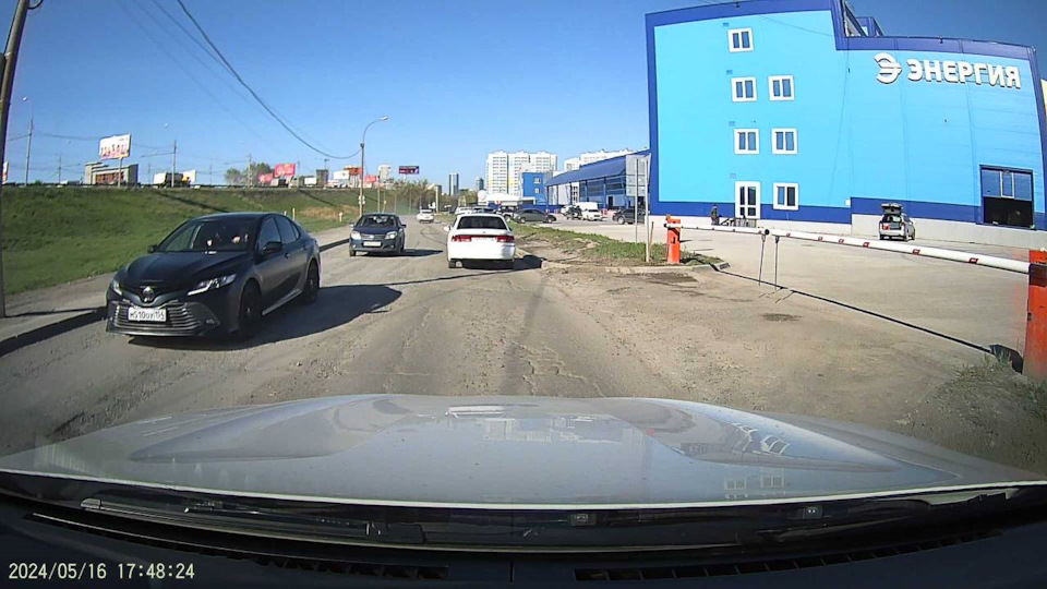 Номера машин практически не видно, но дорожную ситуацию снимает — BMW X3 (F25)