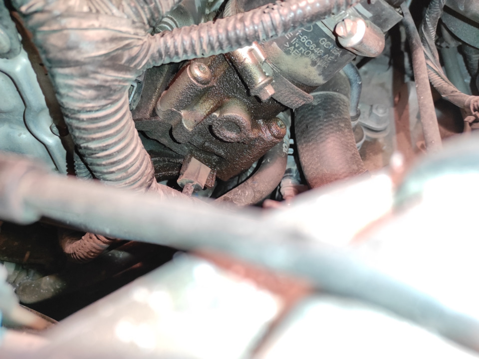 Дроссельная заслонка в масле — Ford Focus III Hatchback, 1,5 л, 2018 ...