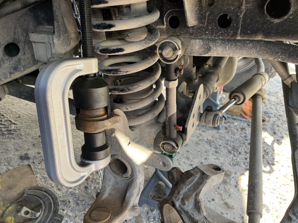 Симптомы выхода из строя ступицы. Замена ступицы. Замена шаровых опор ...