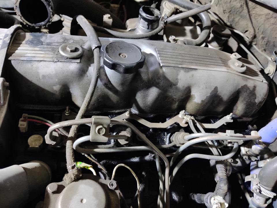 Потекло масло из под клапанной, новый щуп. — Mitsubishi Pajero (2G), 2 ...