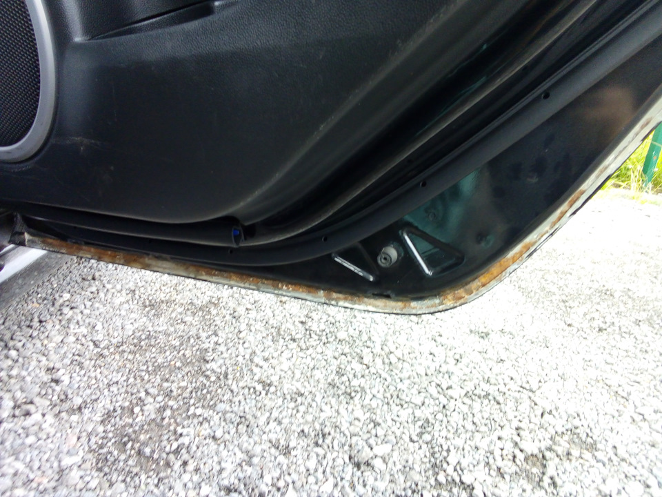 Устранение ржавчины задних дверей — Mazda 3 (1G), 1,6 л., 2008 года ...