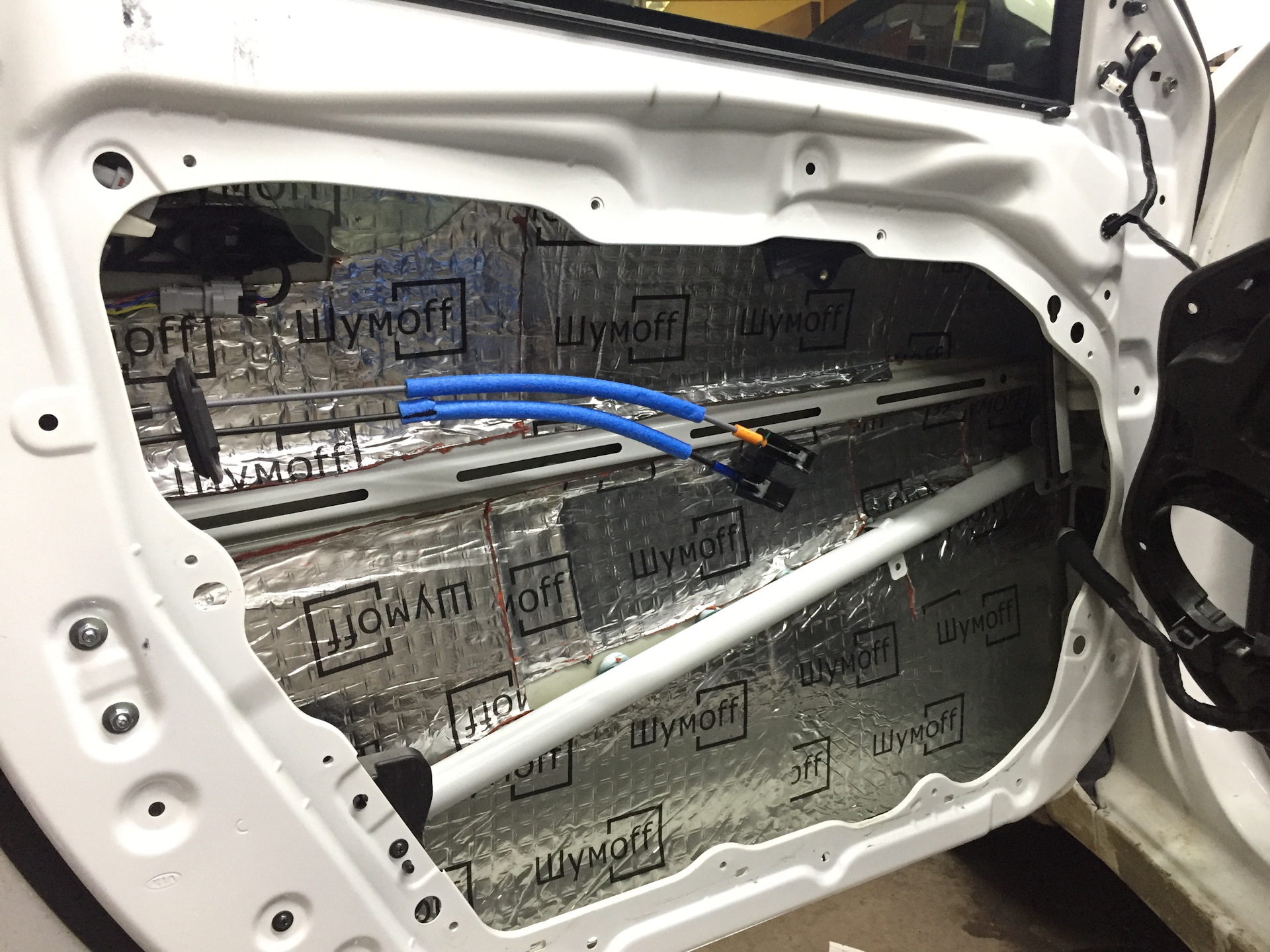 Дверь церато 4 поколения. Дверь изнутри серато 2. Дверь церато 4 поколения. Шторки кия церато 4. Задняя правая дверь киа церато 3.