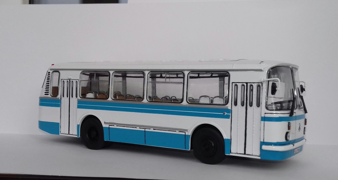 256 модели. Автобус ЛАЗ 1 43. ЛИАЗ 677 И ЛАЗ 695. ЛИАЗ 5292 1:43. ЛАЗ-695н 43 масштаб.