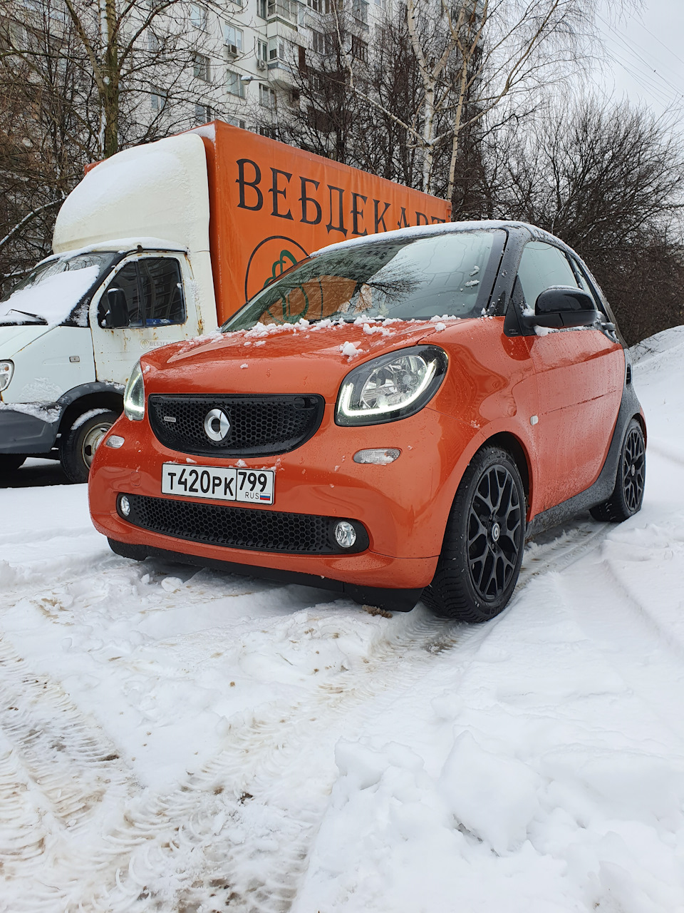 № 31. Установка юбки переднего бампера Brabus, замена ламп ПТФ на LED —  Smart fortwo (3G), 0,9 л, 2016 года | стайлинг | DRIVE2