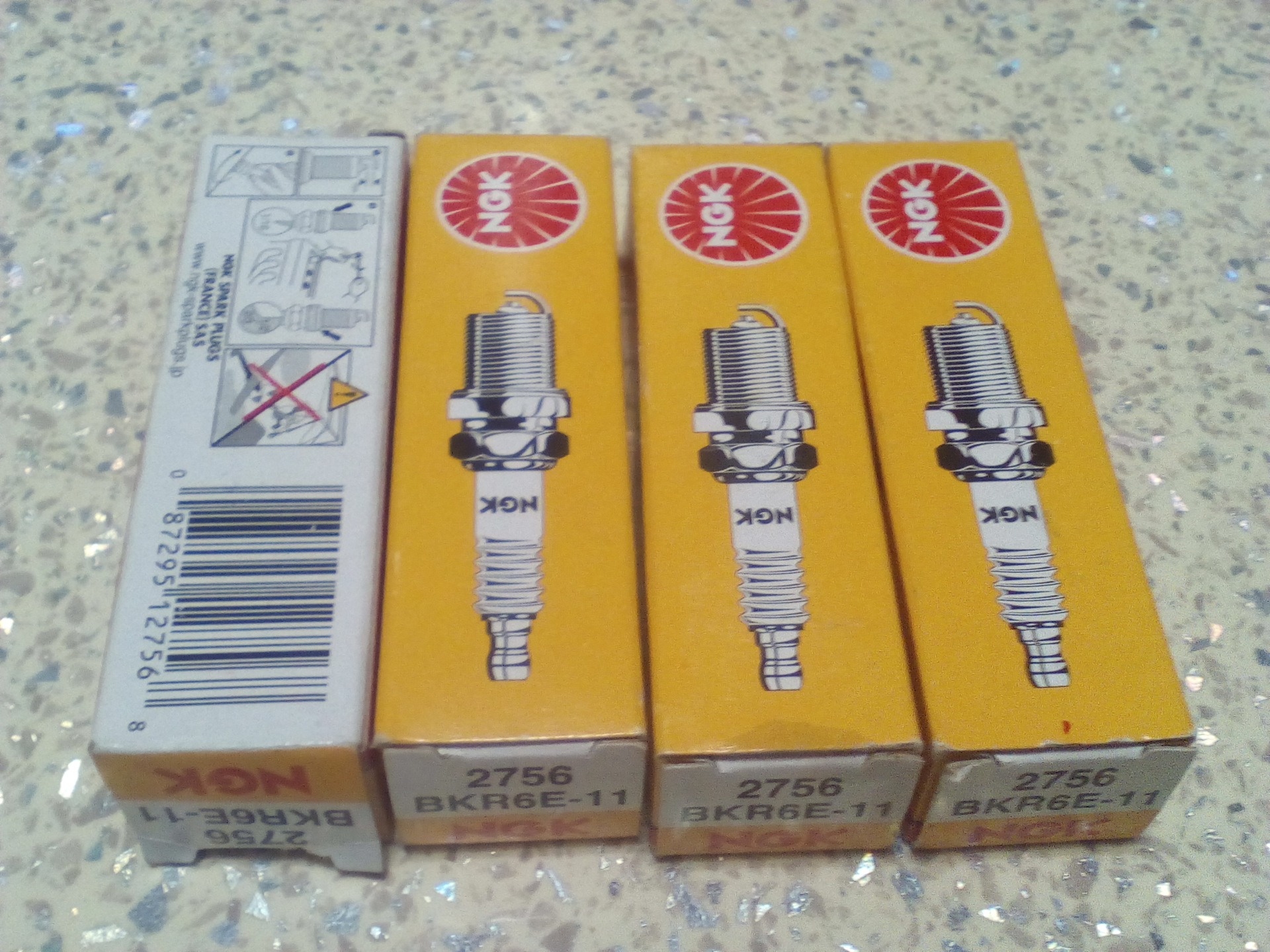 Bkr6e. NGK 2756 bkr6e-11. Свечи NGK 2756. NGK 2756 bkr6e-11 v-Power Spark Plug. NGK bkr6e-11 зазор.