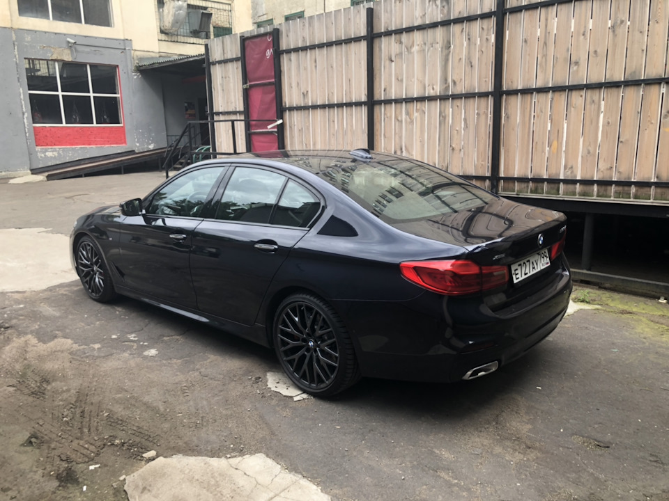 BMW g30 черная тонированная