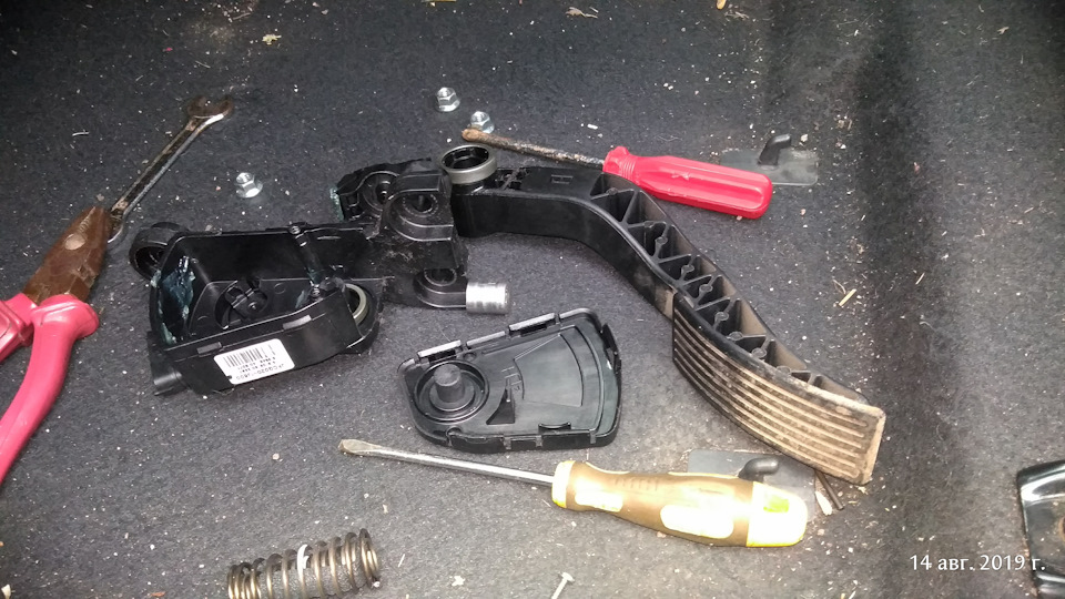 Скрип педали газа — DRIVE2