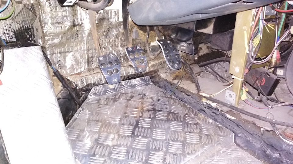 Уменьшаем ход педали тормоза, брызговики, накладки на педали. — Lada ...